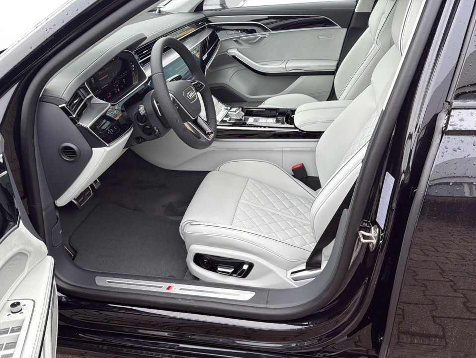 Audi S8 TFSI Quattro (5)