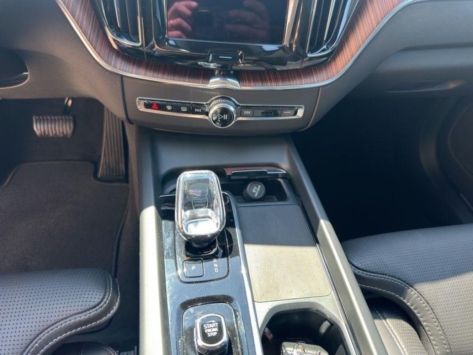 Volvo XC 60 B4 FWD Plus Dark - foto 12