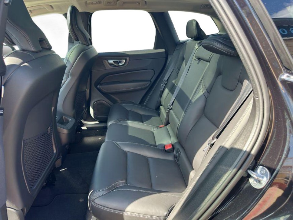 Volvo XC 60 B4 FWD Plus Dark - foto 9