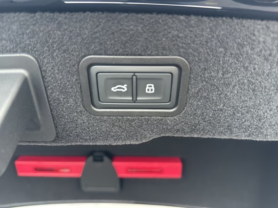 Audi S8 Quattro - foto 16