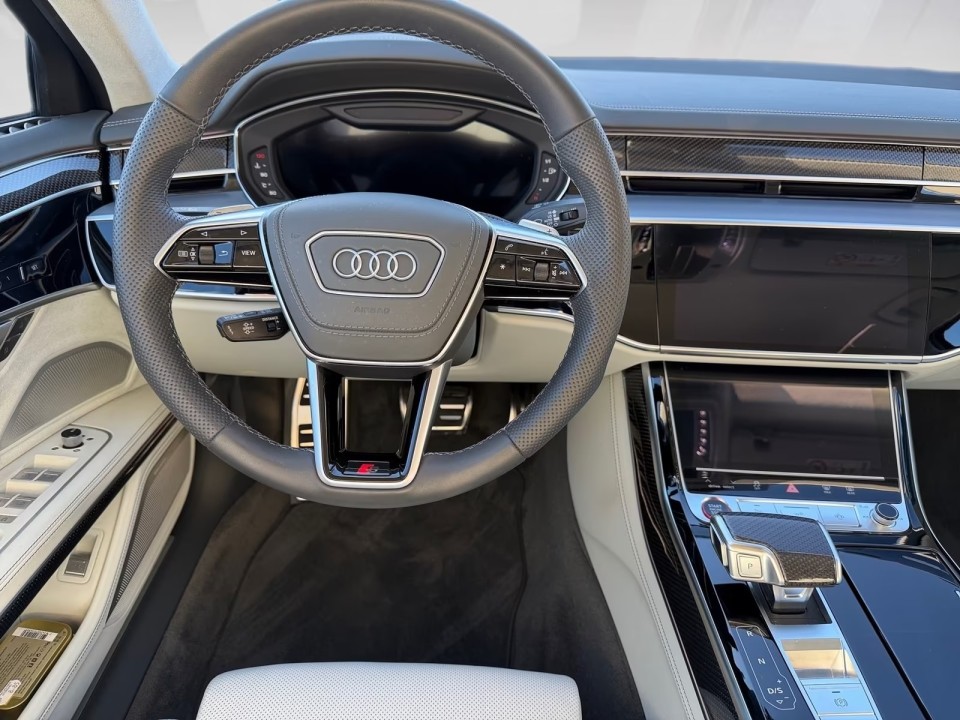 Audi S8 - foto 9