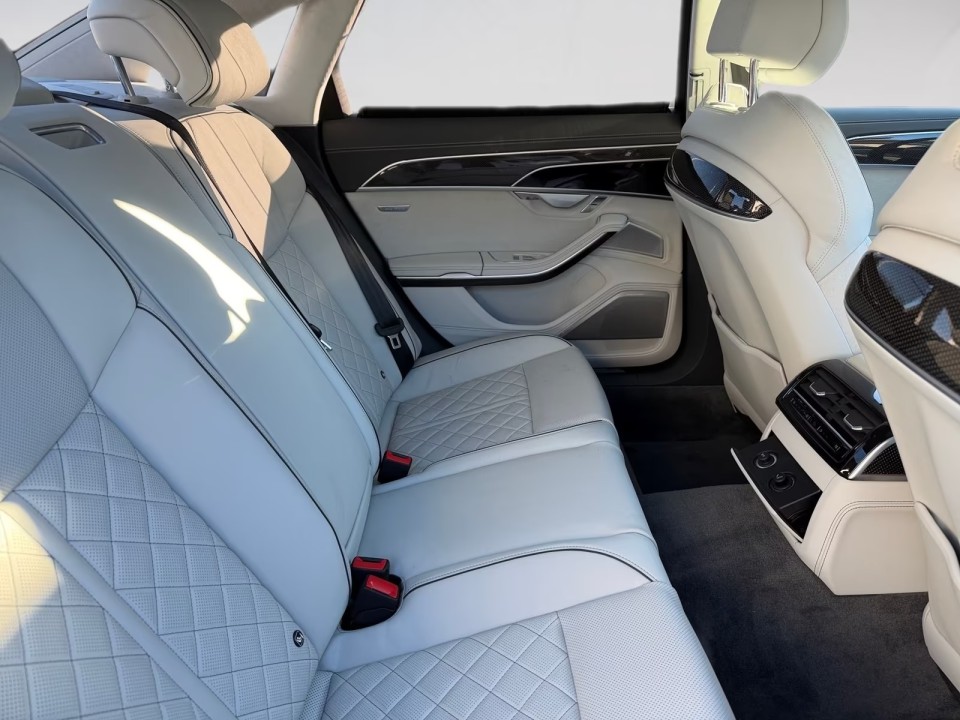 Audi S8 - foto 16