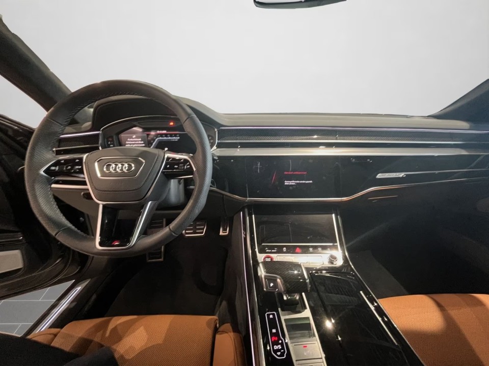 Audi S8 - foto 6