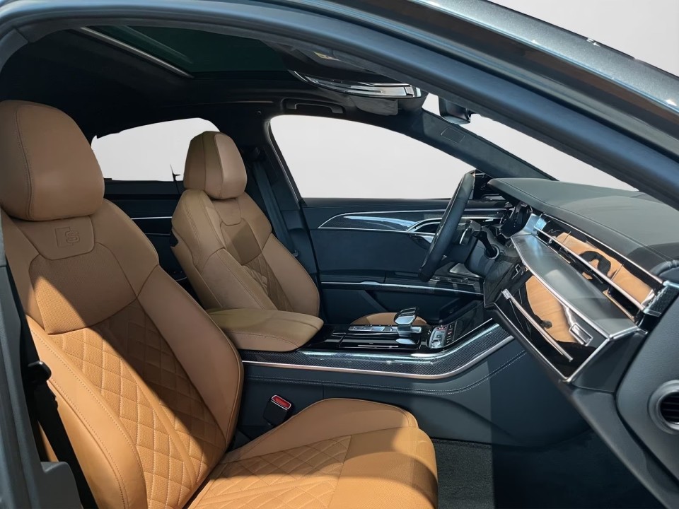 Audi S8 - foto 8