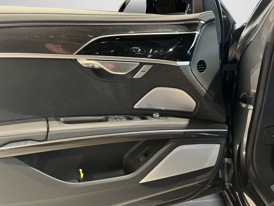 Audi S8 - foto 12