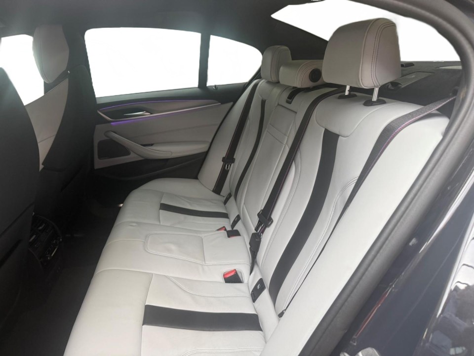 BMW M5 Competition - foto 11