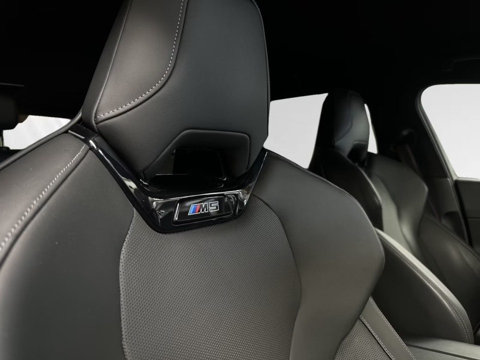 BMW M5 Touring - foto 11