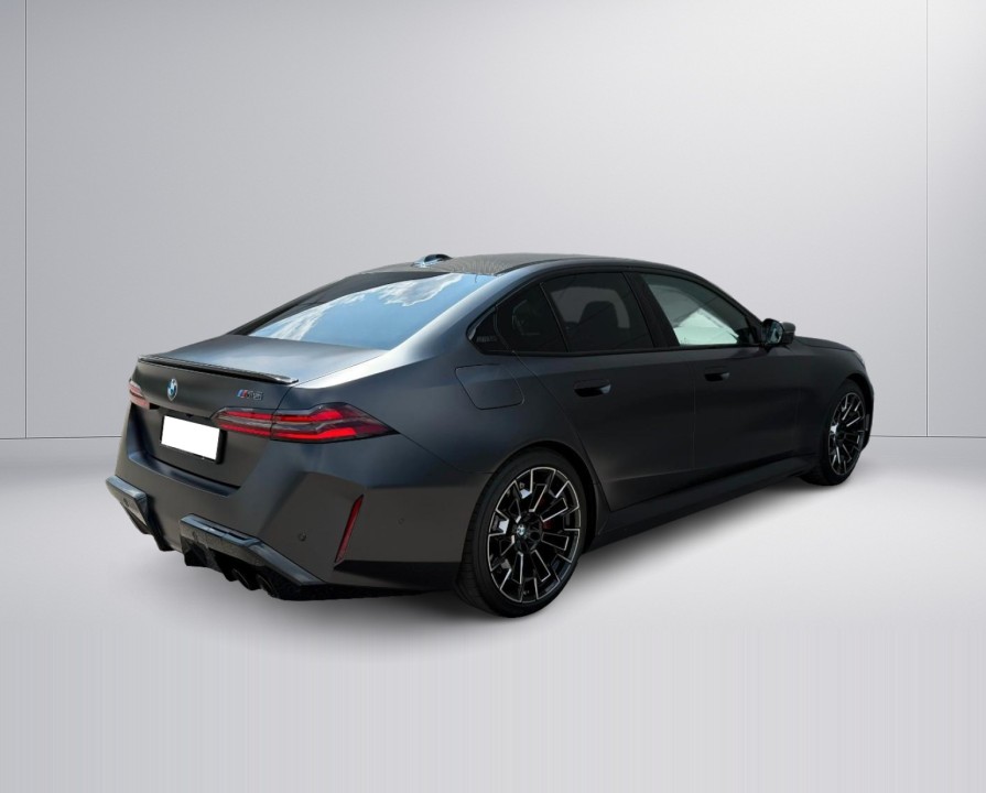BMW M5 xDrive (3)