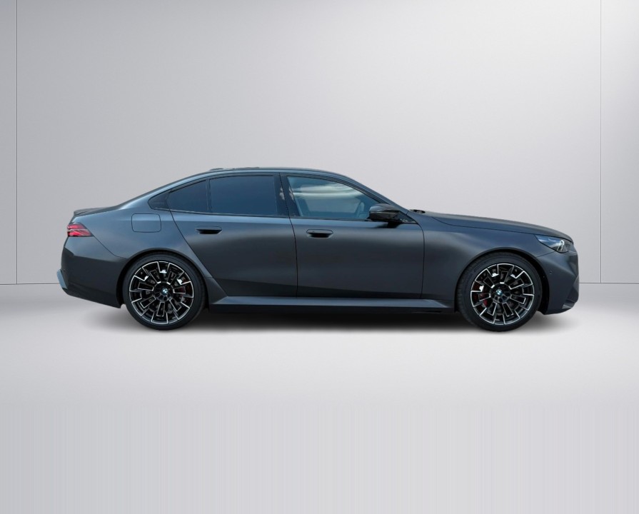 BMW M5 xDrive (2)