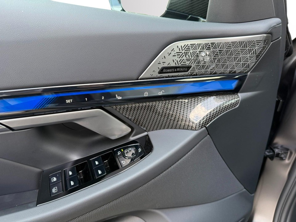 BMW M5 xDrive - foto 16