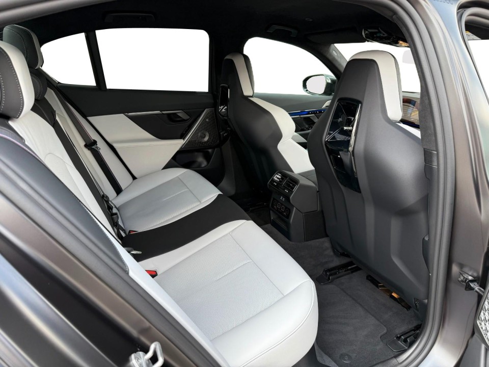 BMW M5 xDrive - foto 9