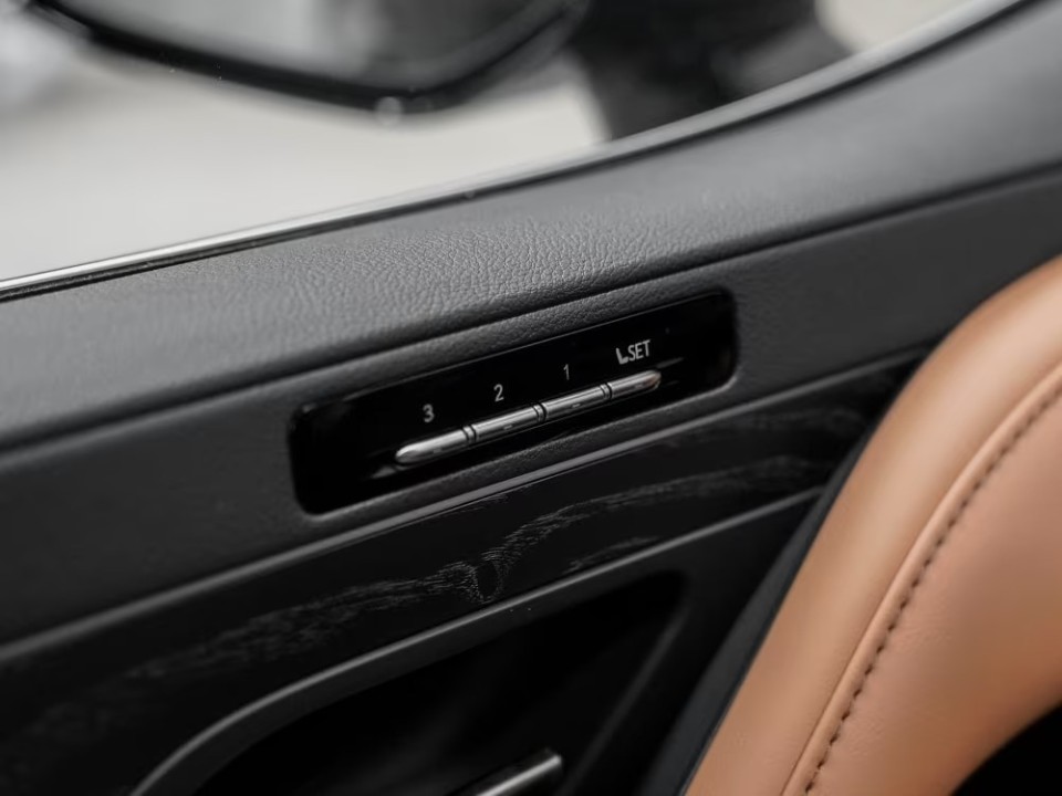 Lexus Seria LX 700h Luxury - foto 34