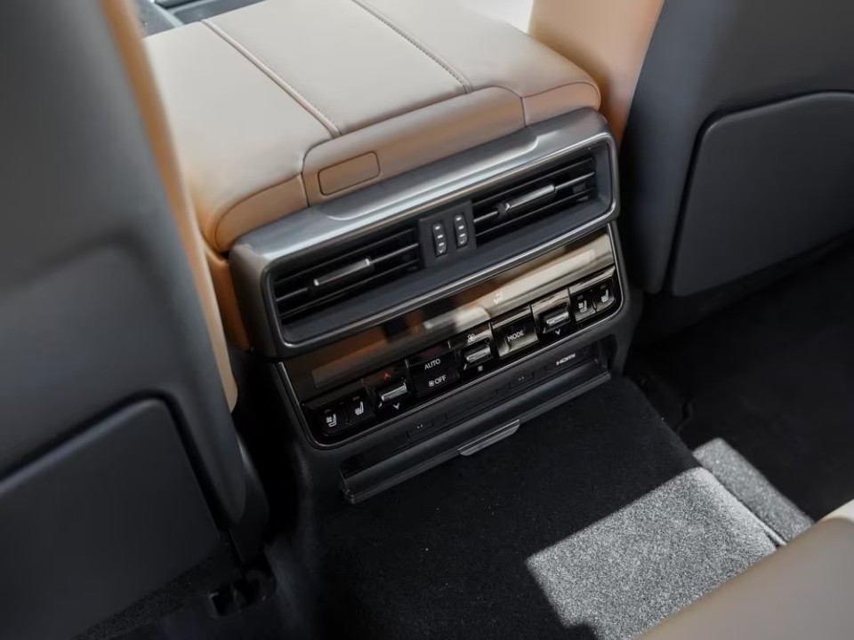 Lexus Seria LX 700h Luxury - foto 28