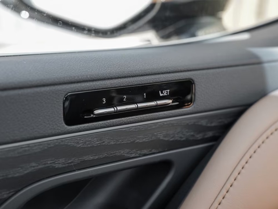 Lexus Seria LX 700h Luxury - foto 34