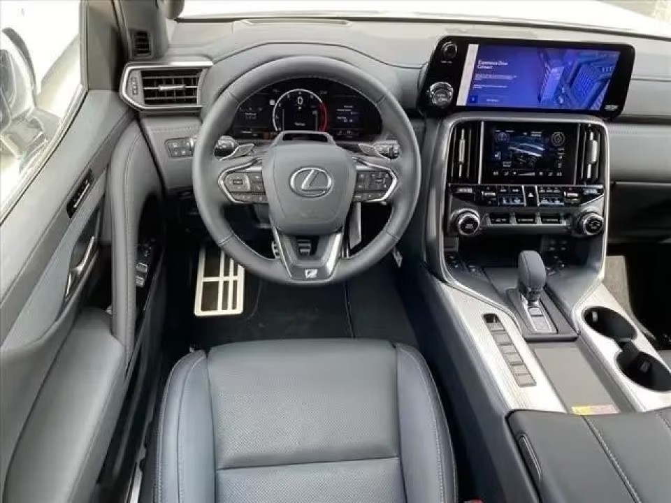 Lexus Seria LX 700h F-Sport (3)