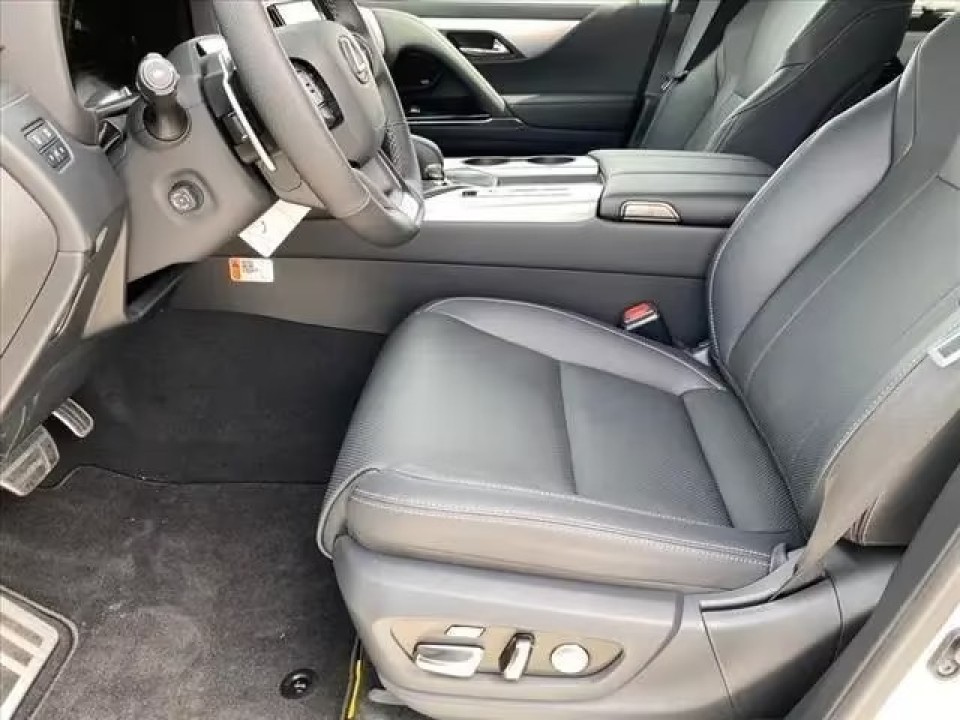 Lexus Seria LX 700h F-Sport (4)