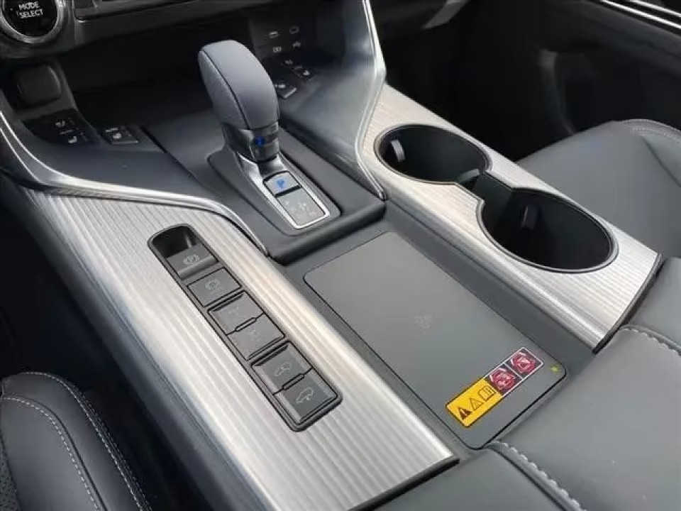 Lexus Seria LX 700h F-Sport (5)