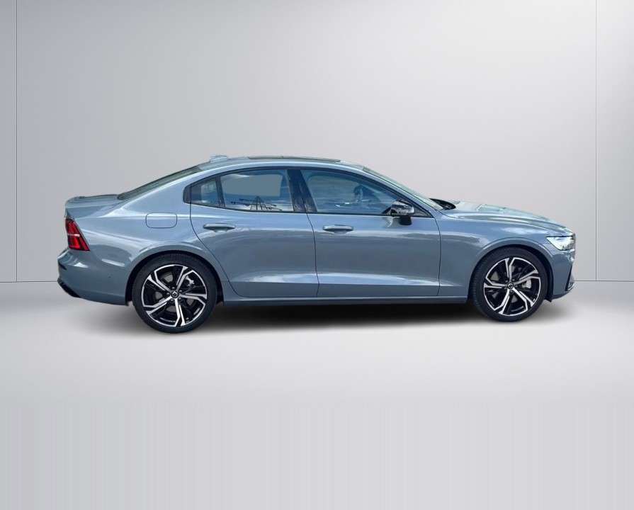 Volvo S60 B5 Ultimate Dark (2)