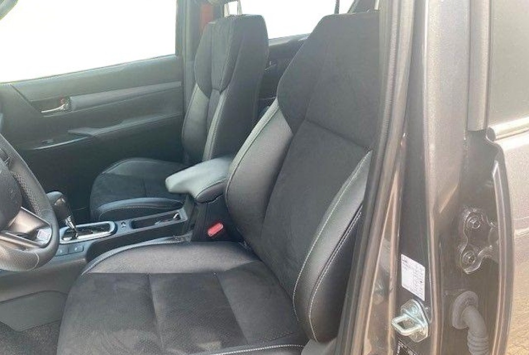 Toyota Hilux 2.8D GR-Sport - foto 6