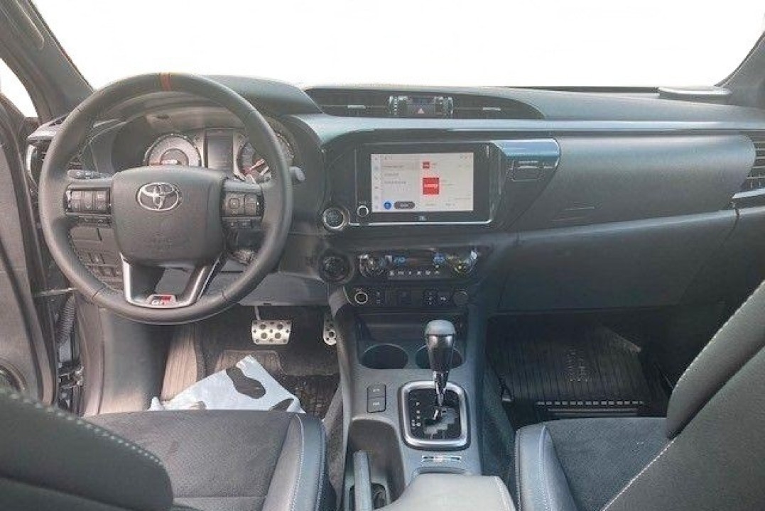 Toyota Hilux 2.8D GR-Sport - foto 8