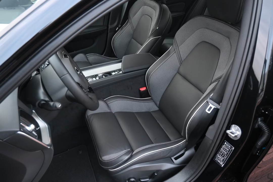 Volvo S60 B4 Plus Dark - foto 12