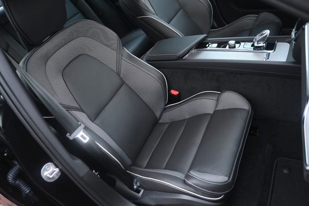 Volvo S60 B4 Plus Dark - foto 18