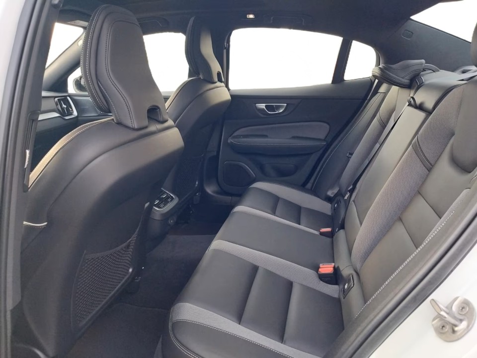 Volvo S60 B5 Ultimate Dark - foto 15