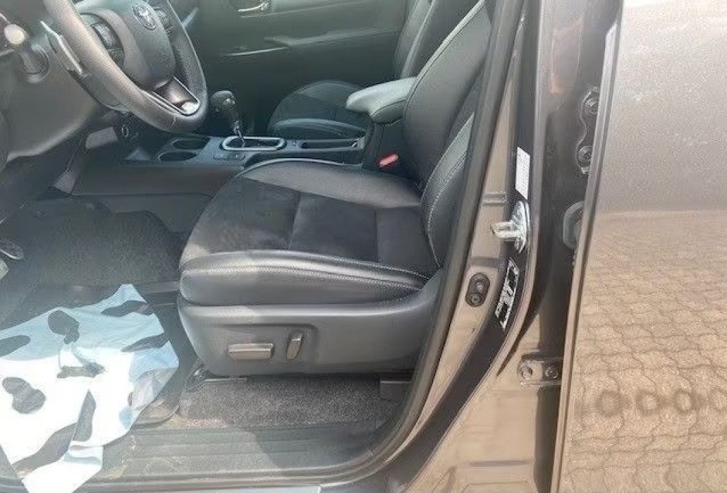 Toyota Hilux 2.8D GR-Sport - foto 11