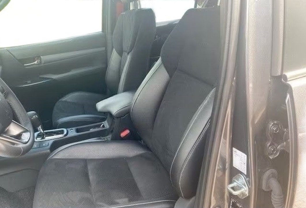 Toyota Hilux 2.8D GR-Sport - foto 13