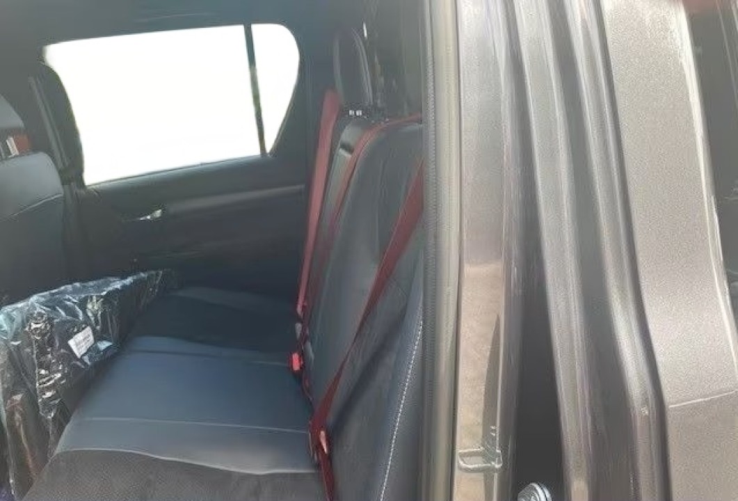 Toyota Hilux 2.8D GR-Sport - foto 17
