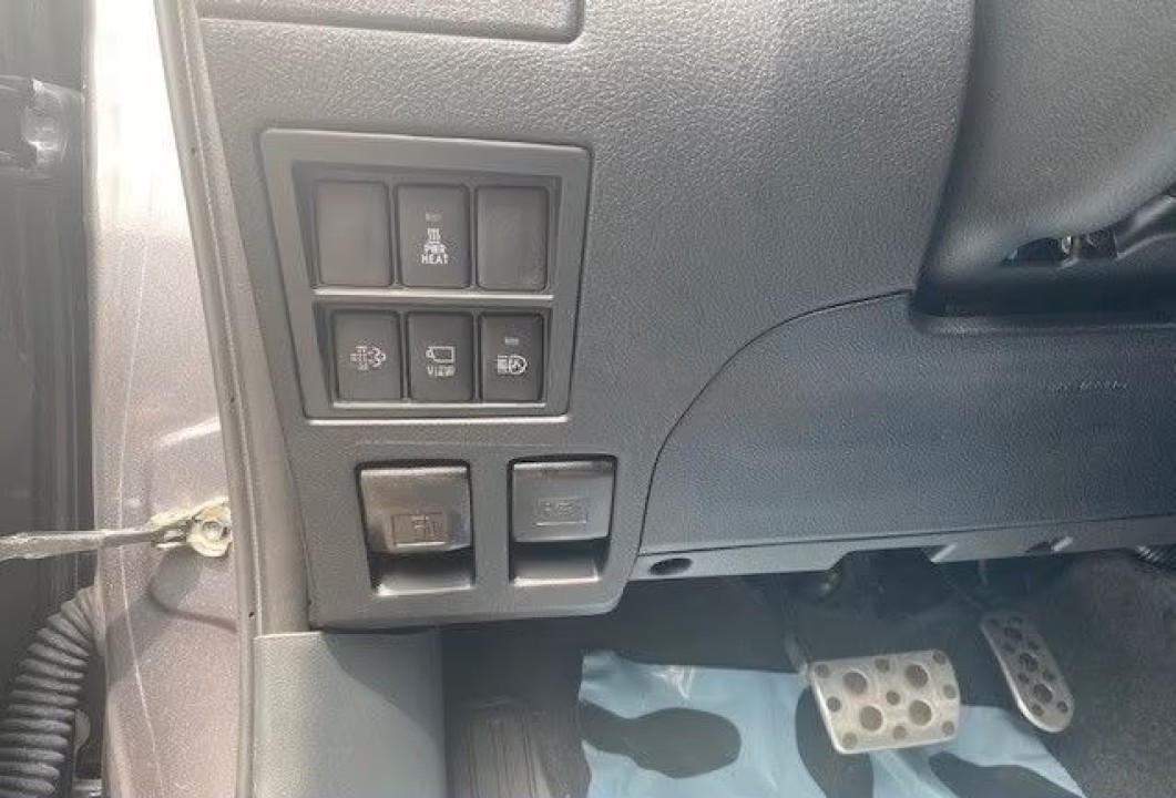 Toyota Hilux 2.8D GR-Sport - foto 14