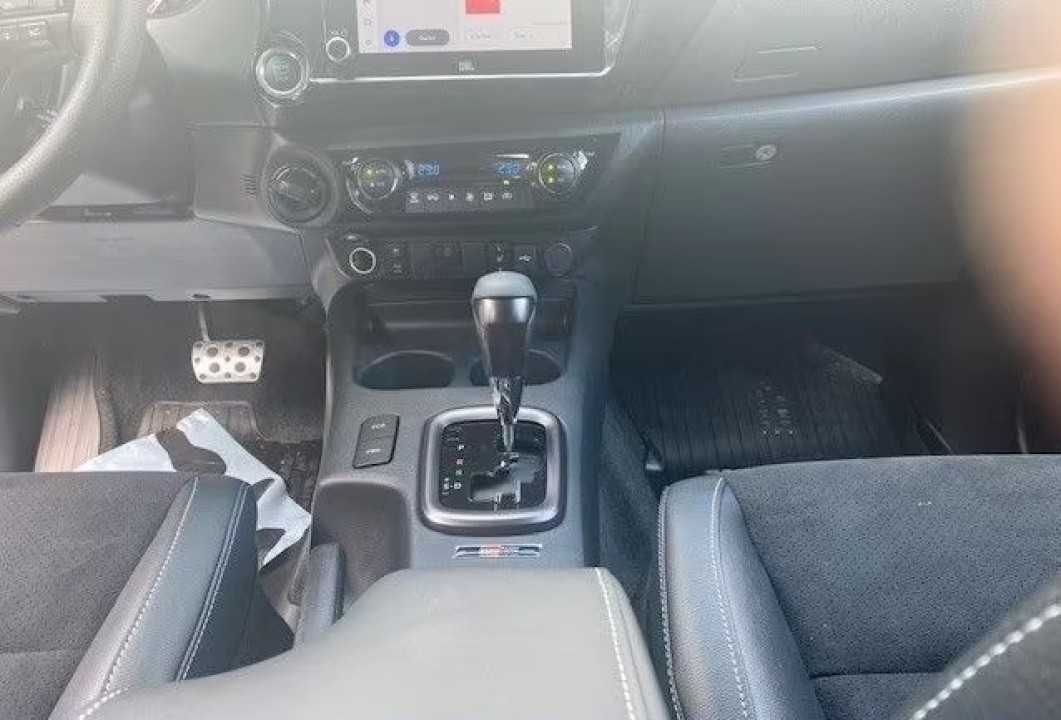 Toyota Hilux 2.8D GR-Sport - foto 12