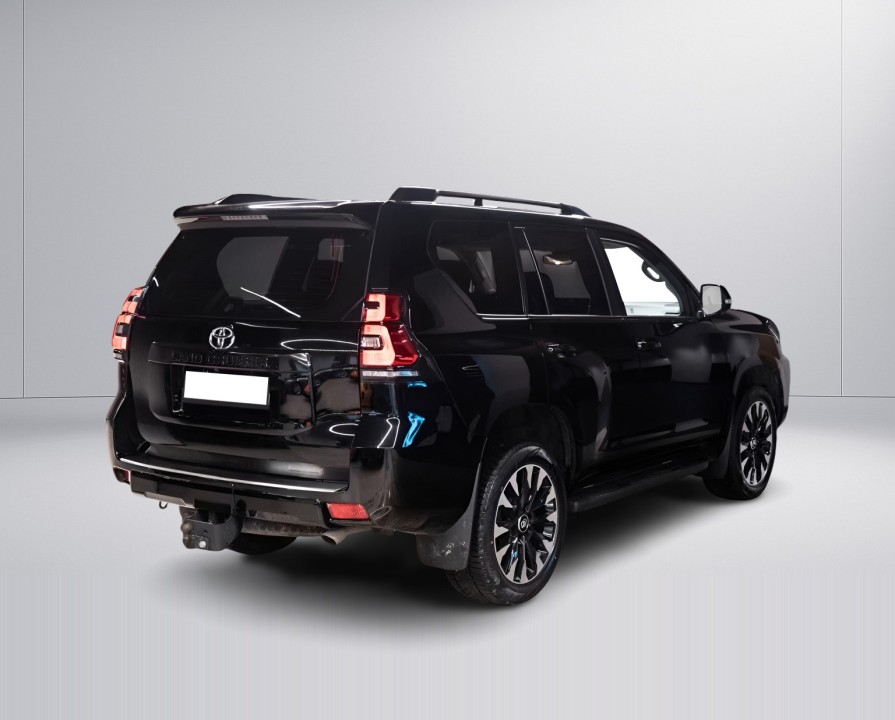 Toyota Land Cruiser 2.8 D-4D Luxury (2)