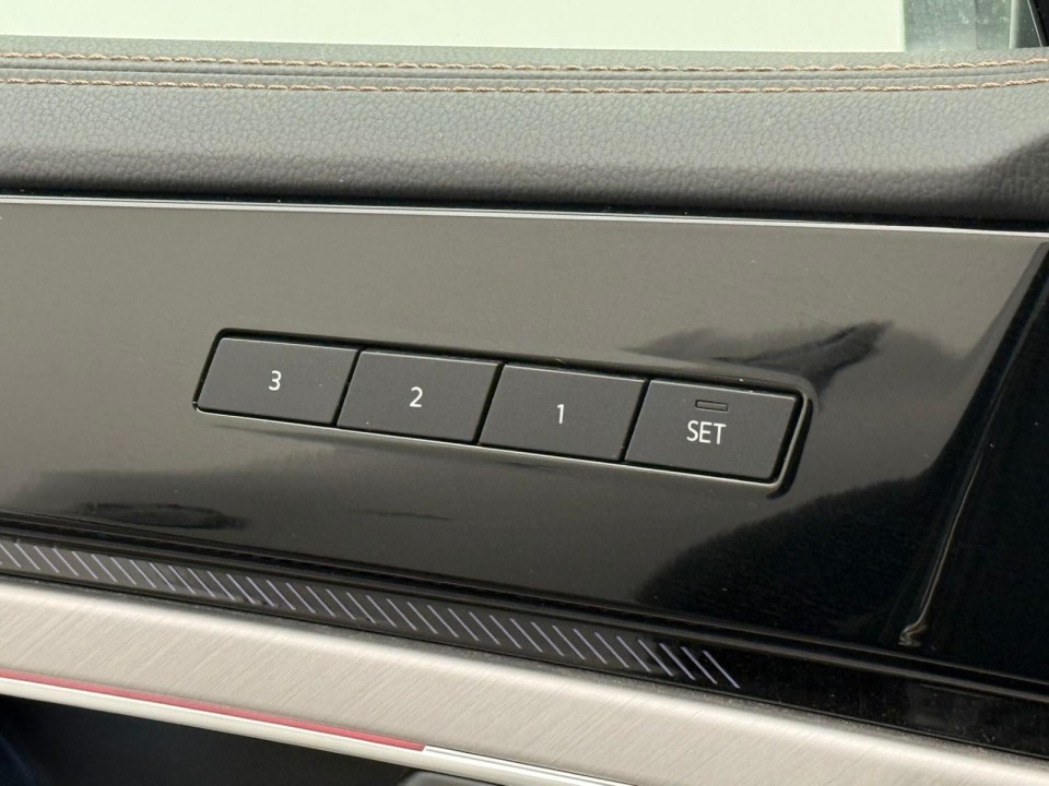 Volkswagen Touareg V6 TDI R-Line - foto 12