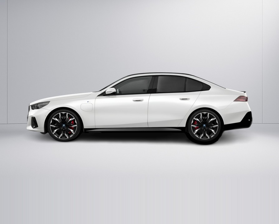 BMW Seria 5 550e xDrive M-Sport (3)