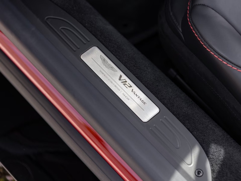 Aston Martin Vantage V12 Roadster - foto 19