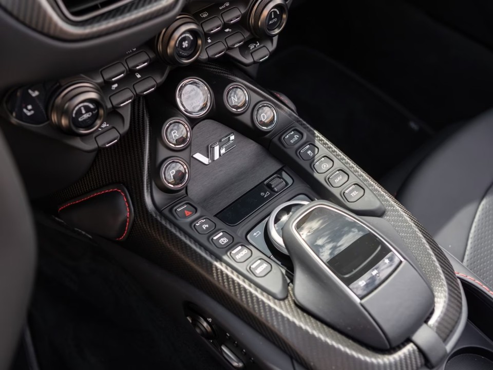 Aston Martin Vantage V12 Roadster - foto 13