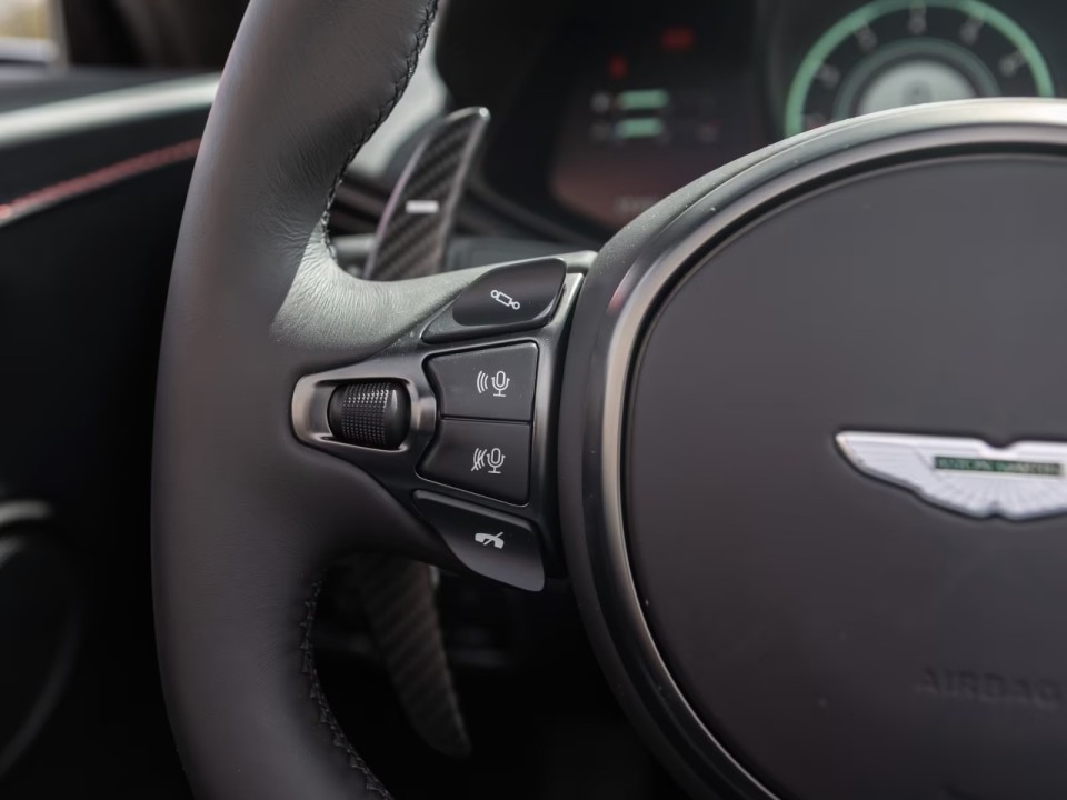 Aston Martin Vantage V12 Roadster - foto 12