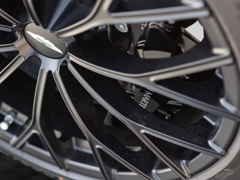 Aston Martin Vantage V12 Roadster - foto 28