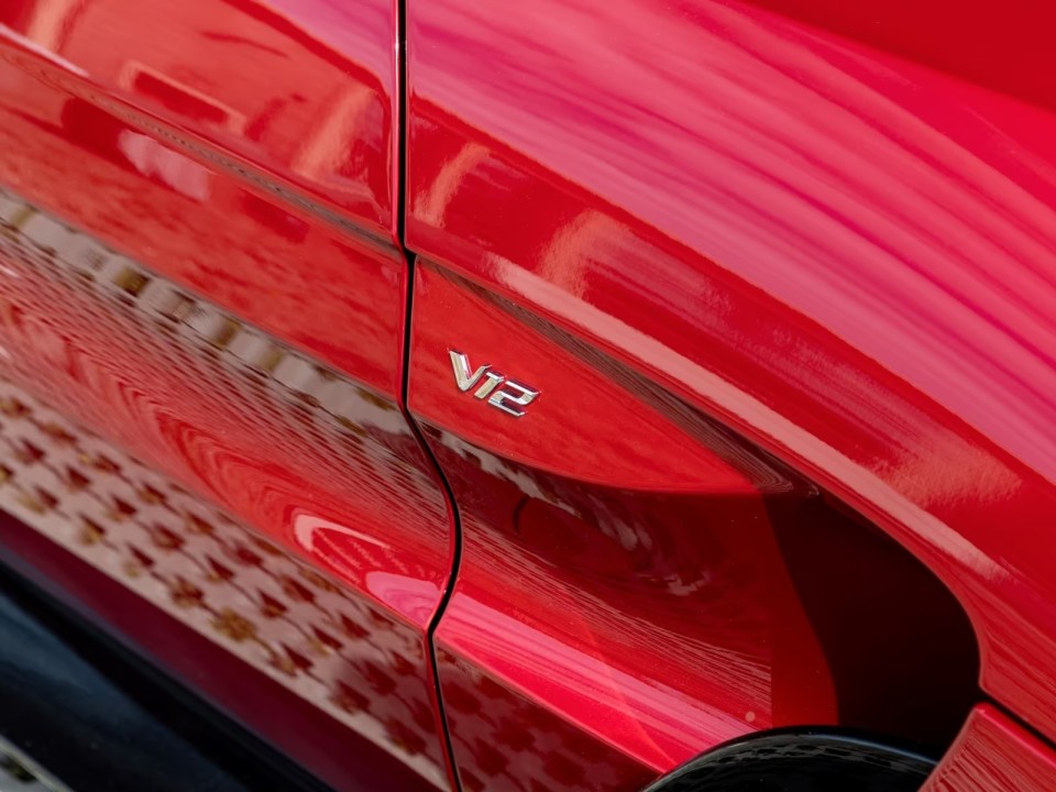 Aston Martin Vantage V12 Roadster - foto 20