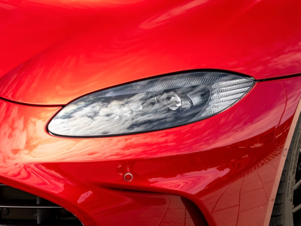 Aston Martin Vantage V12 Roadster - foto 21