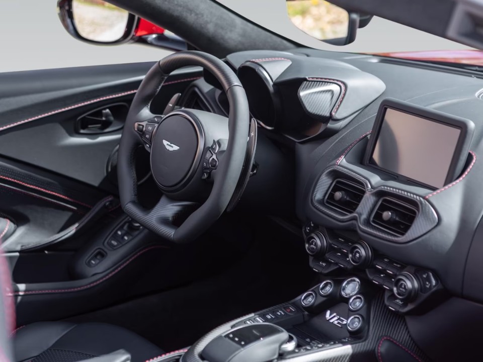 Aston Martin Vantage V12 Roadster - foto 11