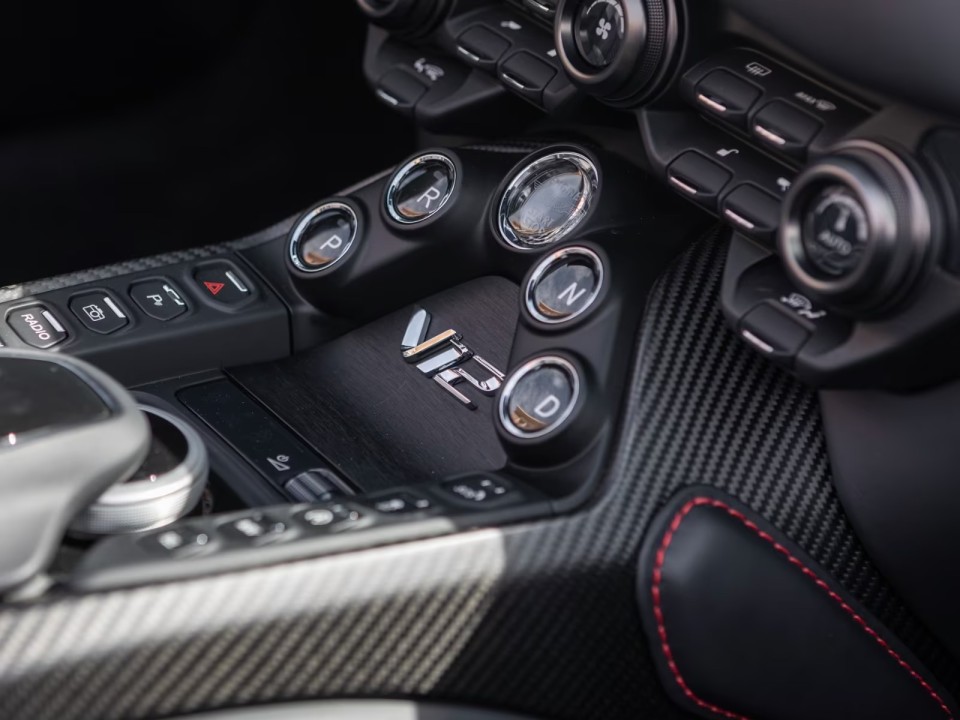 Aston Martin Vantage V12 Roadster - foto 14