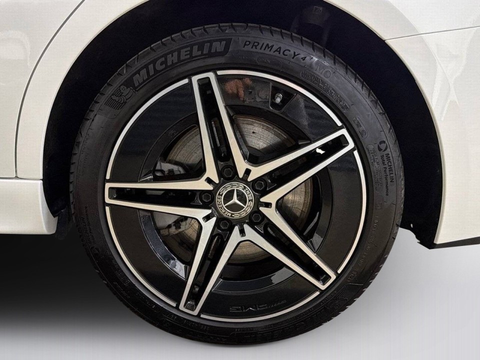 Mercedes-Benz C 300e 4MATIC AMG Line - foto 13