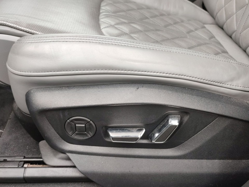 Audi Q8 TFSIe S-line - foto 12