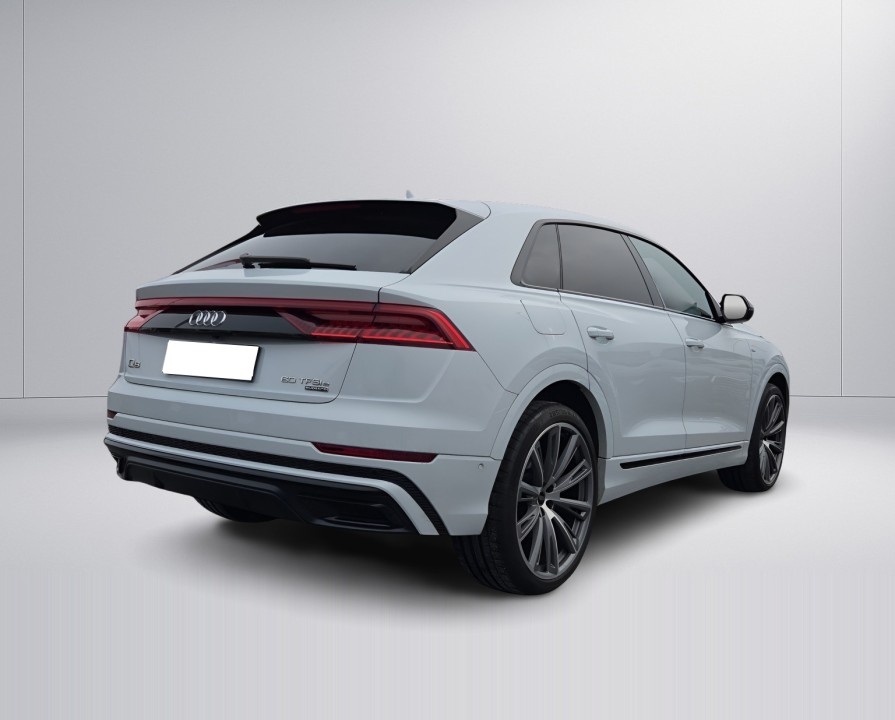 Audi Q8 TFSIe S-line (3)