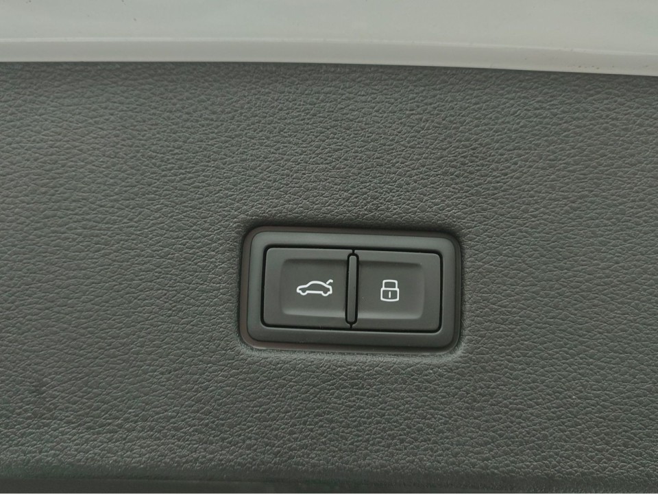 Audi Q8 TFSIe S-line - foto 14