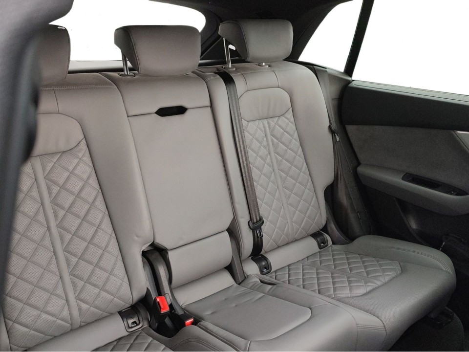 Audi Q8 TFSIe S-line - foto 6