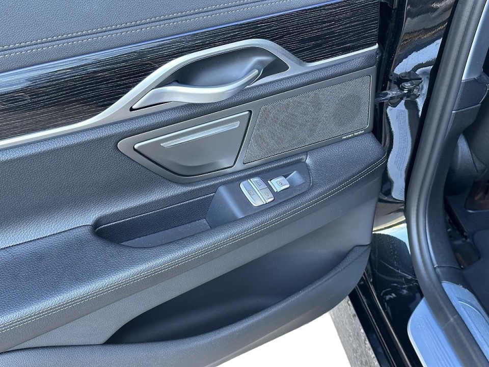 BMW Seria 7 740i - foto 25