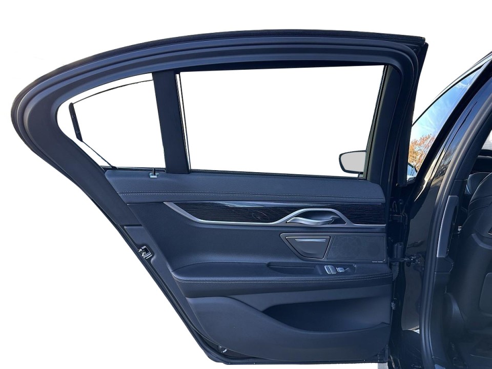 BMW Seria 7 740i - foto 26